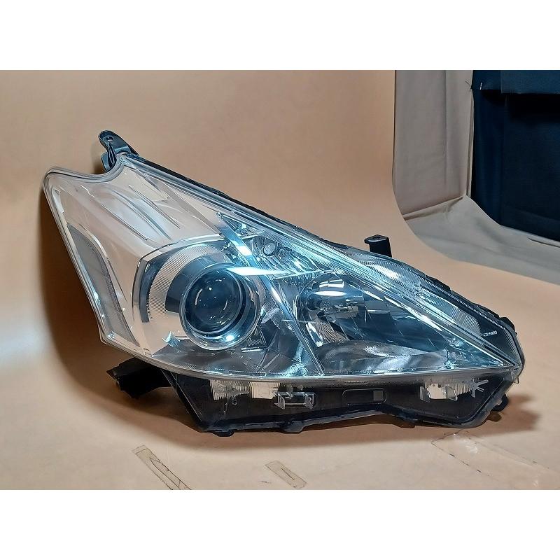 トヨタ　プリウスα zvw41 ヘッドライト 前期 62023.jpg