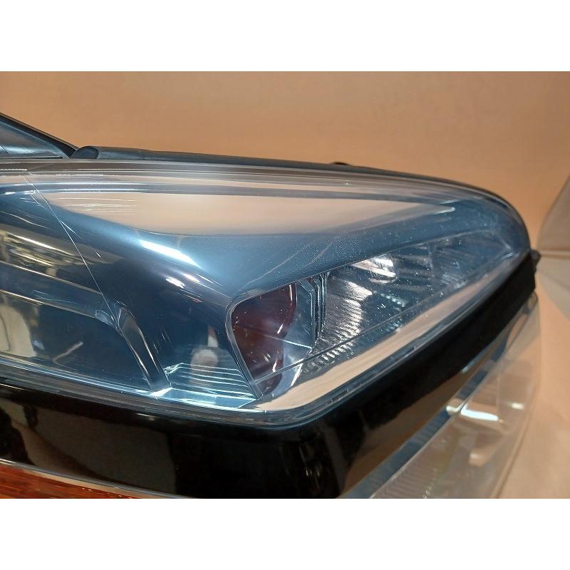 トヨタ（TOYOTA） コーティング済 ヴォクシー AZR65G 右ヘッドランプ 