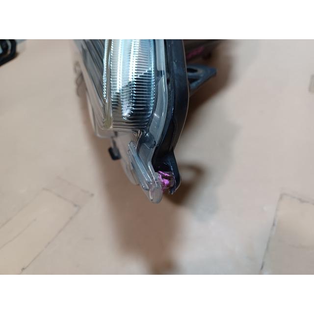 トヨタ（TOYOTA） コーティング済 アクア NHP10 右ヘッドランプ