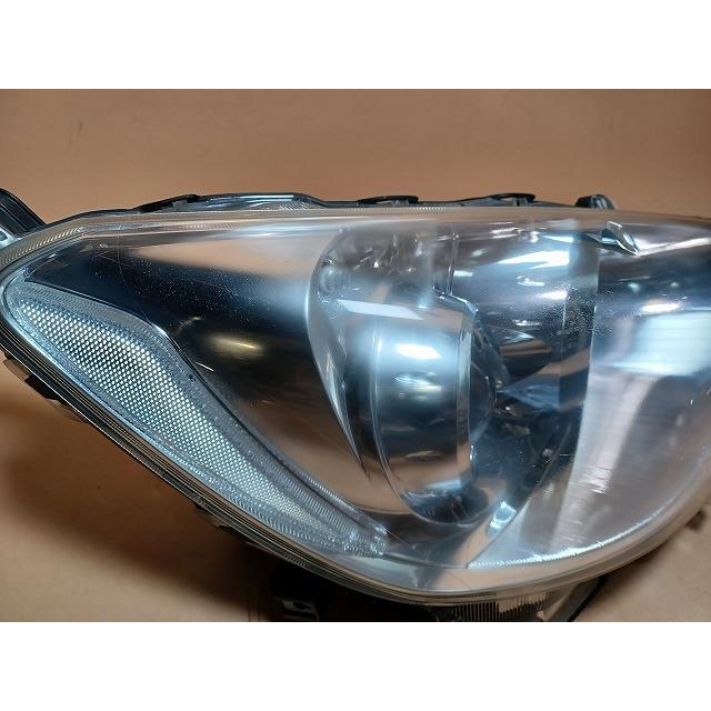 トヨタ（TOYOTA） コーティング済 アクア NHP10 右ヘッドランプ
