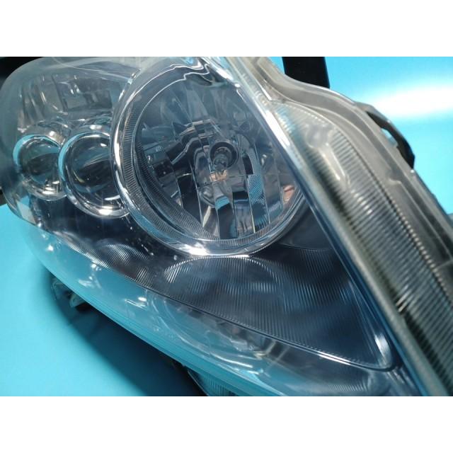 【美品】30系プリウス　右ヘッドライト　送料込み　ヘッドライトコート施行済 トヨタ（TOYOTA） コーティング済 プリウス ZVW30 右ヘッドランプ