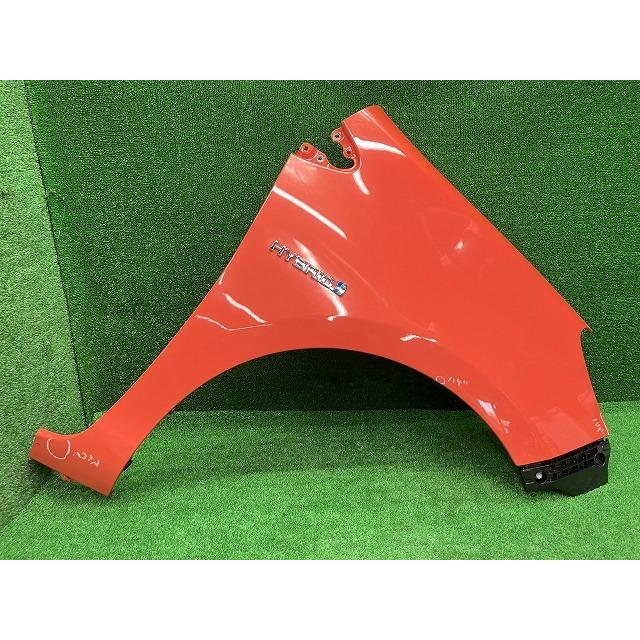 アクア NHP10 右フロントフェンダー G 53811-52310 4V7 トヨタ（TOYOTA） アクア NHP10 右フロントフェンダー G 53811-52310