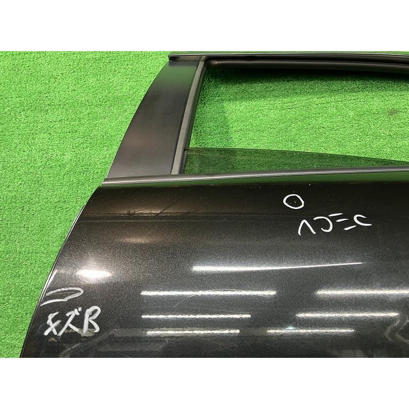 トヨタ（TOYOTA） アクア NHP10 左リアドア S ニホンイタ M31Q8 67004