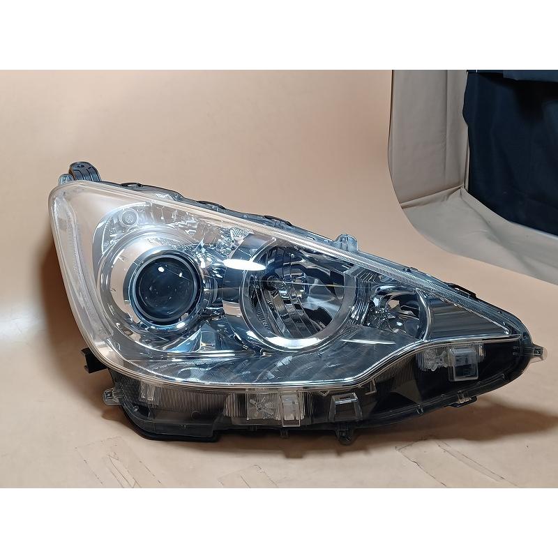 2012 年 アクア NHP10 右 ヘッドライト KOITO 52-244 2012 年 アクア NHP10 右 ヘッドライト KOITO 52-244 トヨタ