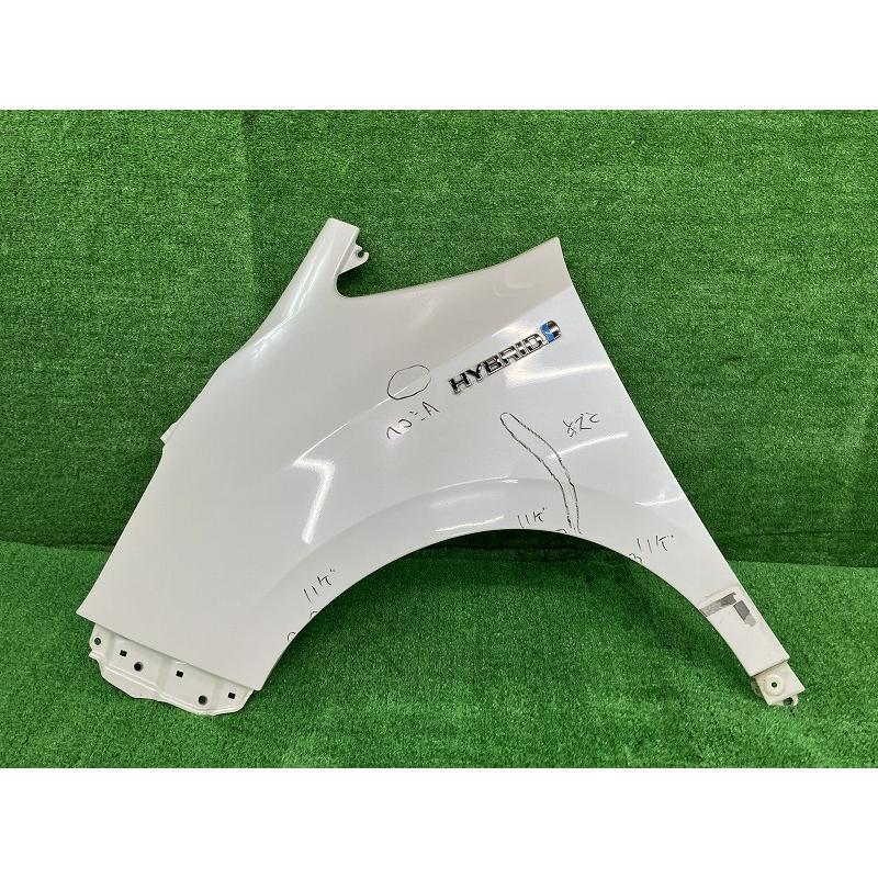 トヨタ（TOYOTA） エスクァイア ZWR80G 左フロントフェンダー