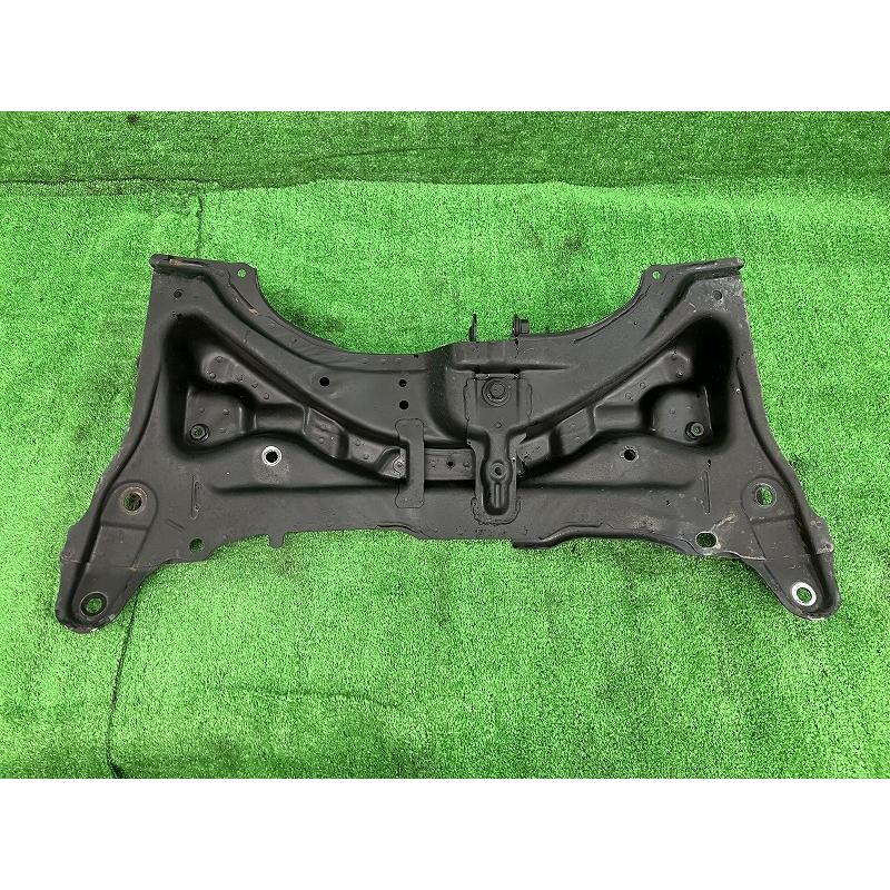 トヨタ（TOYOTA） アクア NHP10 フロントメンバー S 51201-52084 8T7