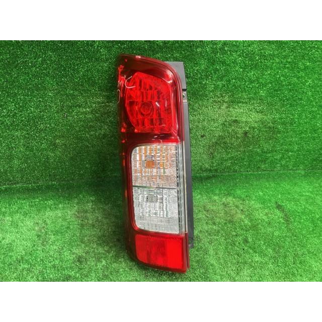 キャラバン NV350 E26系 純正タイプ テールランプ 左側 中古 日産（NISSAN） NV350キャラバン VW6E26 左テールランプ・テールライト