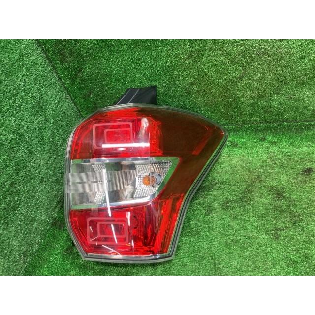 SUBARU（スバル） フォレスター SJG 右テールランプ・テールライト 2.0