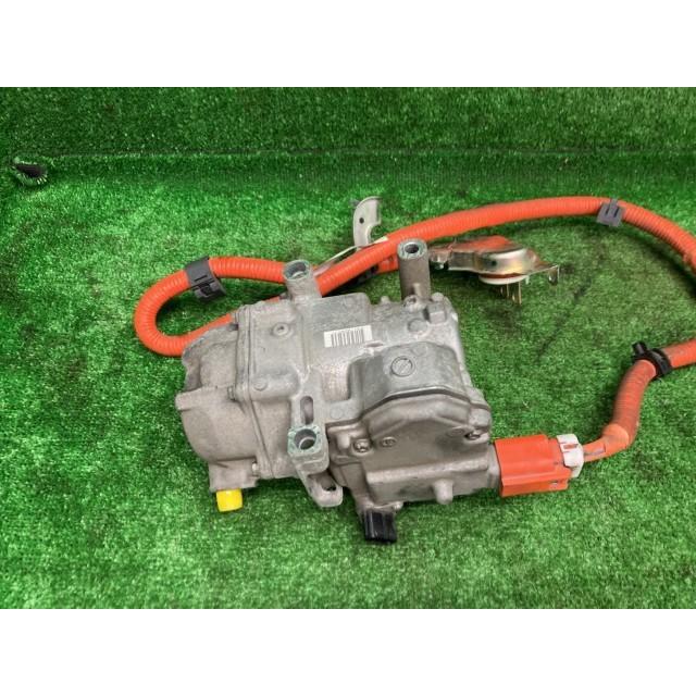 トヨタ（TOYOTA） アクア NHP10 エアコンコンプレッサー S デンソー 