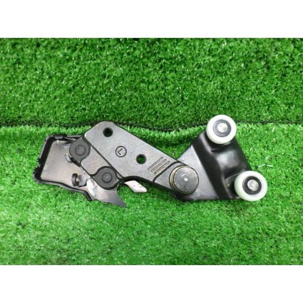 ステップワゴン DBA-RG2 「左リヤスライドドアヒンジ」 72572-SLJ-003 