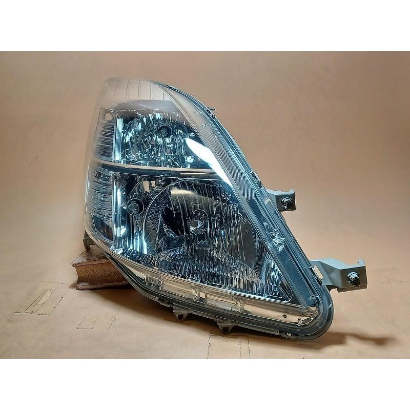 コーティング済  アイシス ANM15G 右ヘッドランプ・ヘッドライト L  スタンレー 44-60 81130-44290 073 トヨタ（TOYOTA） コーティング済 アイシス ANM15G 右ヘッドランプ