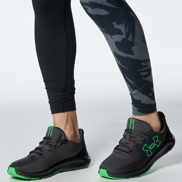 UNDER ARMOUR（アンダーアーマー） UAチャージド パスート3 ビックロゴ