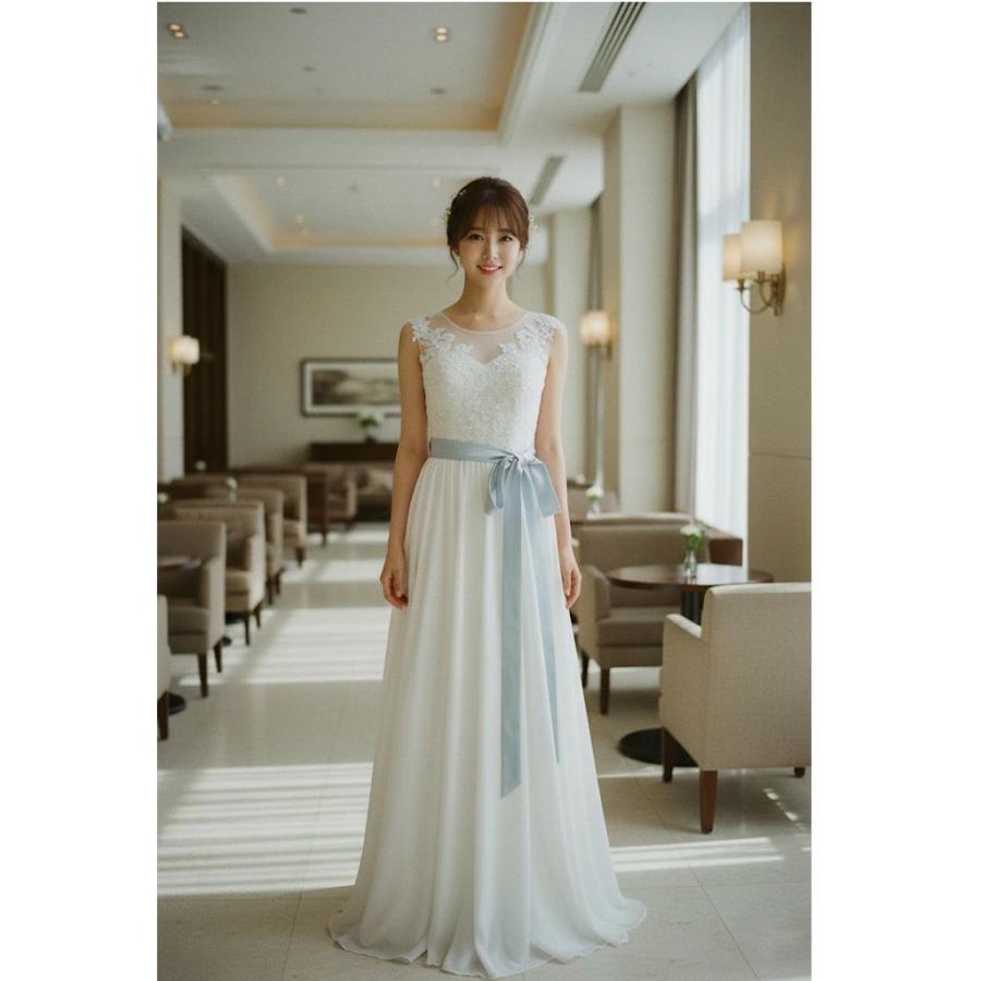 綺麗な刺繍に散りばめられたパールビジューが華やかなスレンダーライン