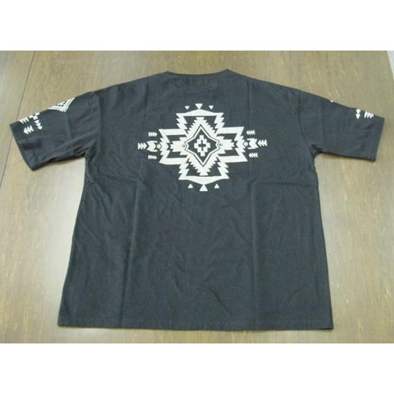 TMT カーディガン。新品未使用。TMT Tシャツ TMT TMT ティーエムティー ネイティブパターン ルーズ