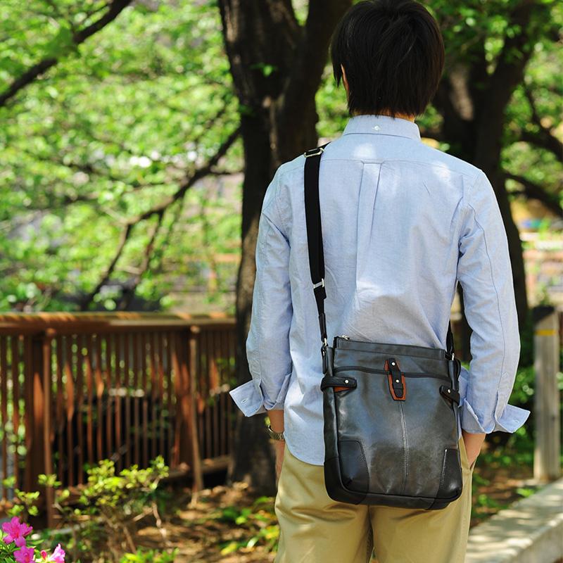 豊岡鞄 ショルダーバッグ メンズ 縦型ミニ PUコート帆布  ななめ掛け かっこいい カジュアル 男性 ブランド  30代 40代 日本製 おしゃれ A5 ショルダー 肩掛け 小型 小さい 小さめ  【送料無料】 豊岡鞄 縦型ミニショルダーバッグ PUコート帆布 メンズ 男性 大人 斜