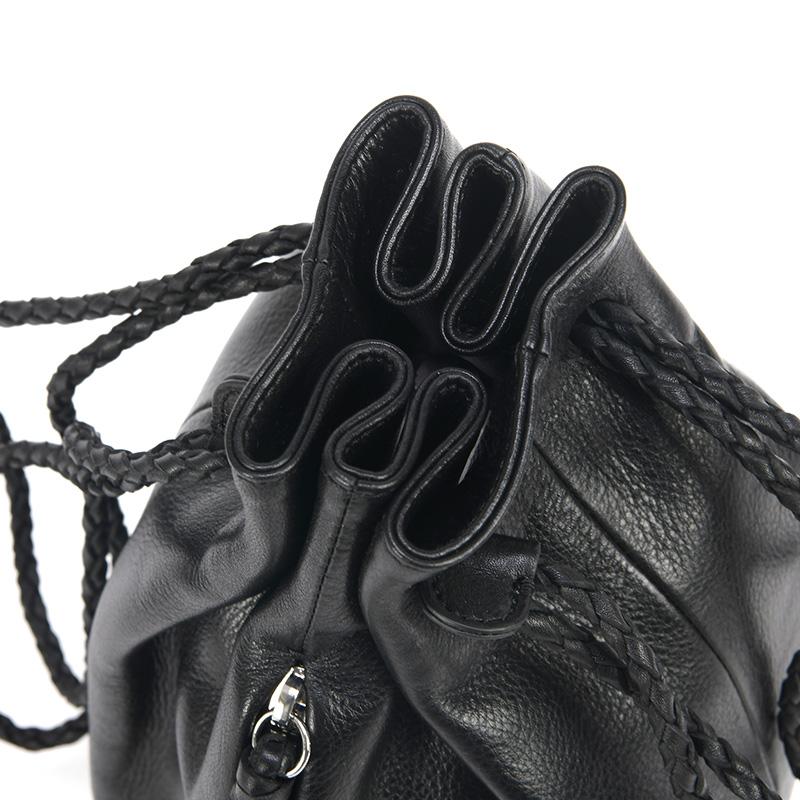 黒いレザー巾着ショルダーバッグ レザー巾着4WAYショルダーバッグ （ショルダーバッグ）｜russet