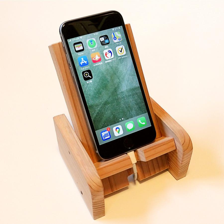 里山のめぐみ スマホスタンド 木製 素朴な風合い 充電ケーブルスリットあり Yw Cra50 0010 里山のめぐみ Ta Ma Te Ba Ko 通販 Yahoo ショッピング