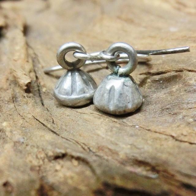 ピアス シルバーピアス カレン族 カレンシルバー チャーム 刻印 魔除け 