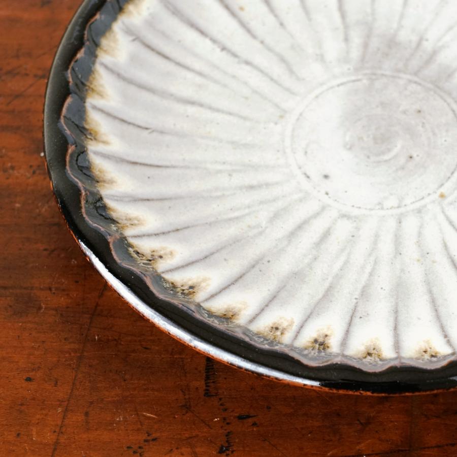 俊彦窯 鎬手六寸丸皿 掛け分け 丹波焼 兵庫県 清水俊彦 伝統工芸品 民藝品 食器 キッチン ギフト プレゼント 誕生日 お祝い 贈答品 成人祝い |  | 04