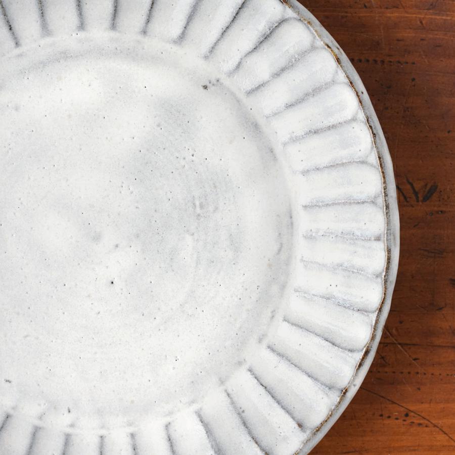 俊彦窯 縁鎬手七寸丸皿 糠釉 丹波焼 兵庫県 清水俊彦 伝統工芸品 民藝品 食器 キッチン雑貨 ギフト プレゼント 誕生日 お祝い 贈答品 成人祝い |  | 03