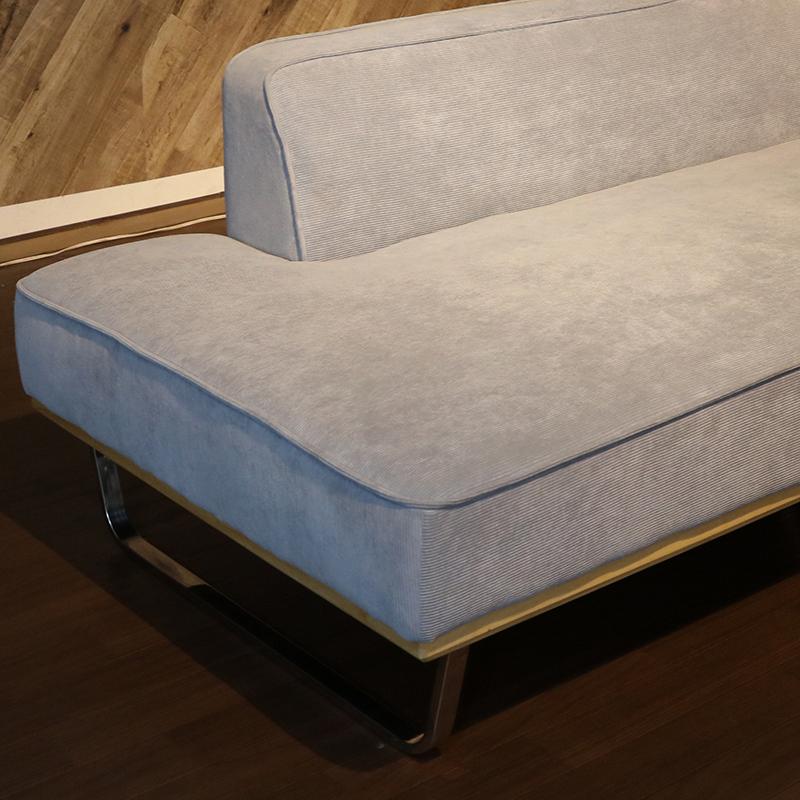 二人掛けソファーとカウチソファのセット ダークグレー色とブルー