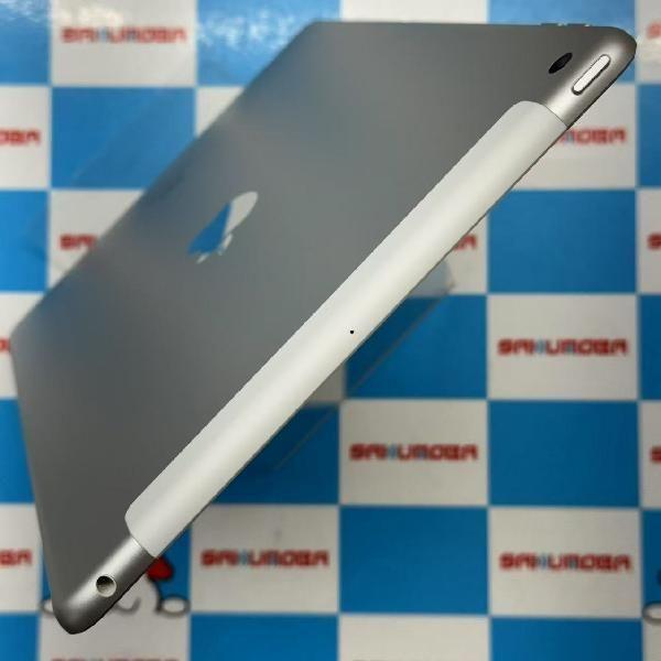 当日発送可iPad 第8世代 32GB docomo版SIMフリー バッテリー93% 極美品