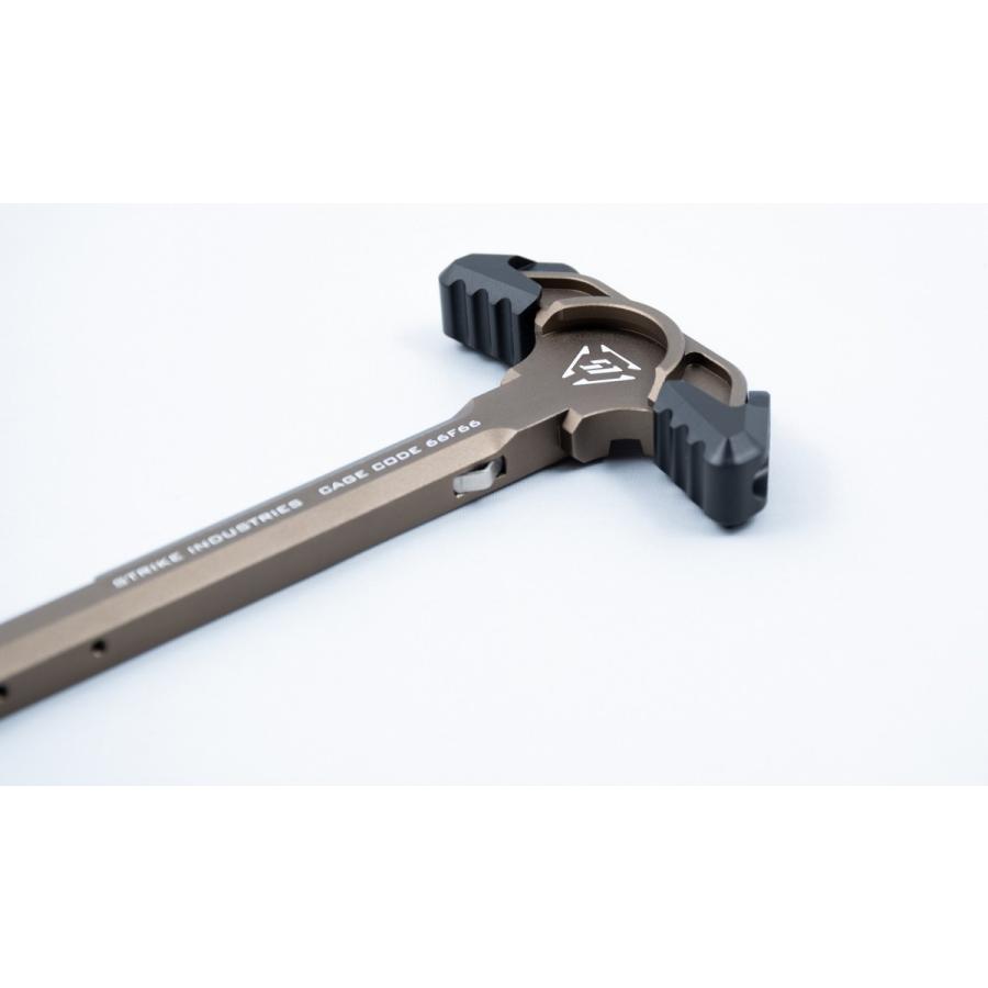 STRIKE INDUSTRIESタイプ チャージングハンドル Gold-Black【ポスト