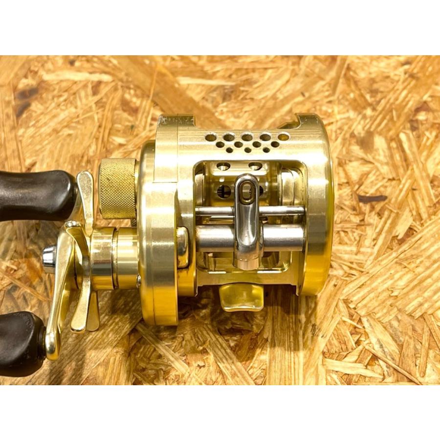 シマノ 00カルカッタコンクエスト200 右ハンドル : タックル シマノ 00カルカッタコンクエスト200 右ハンドル : タックル