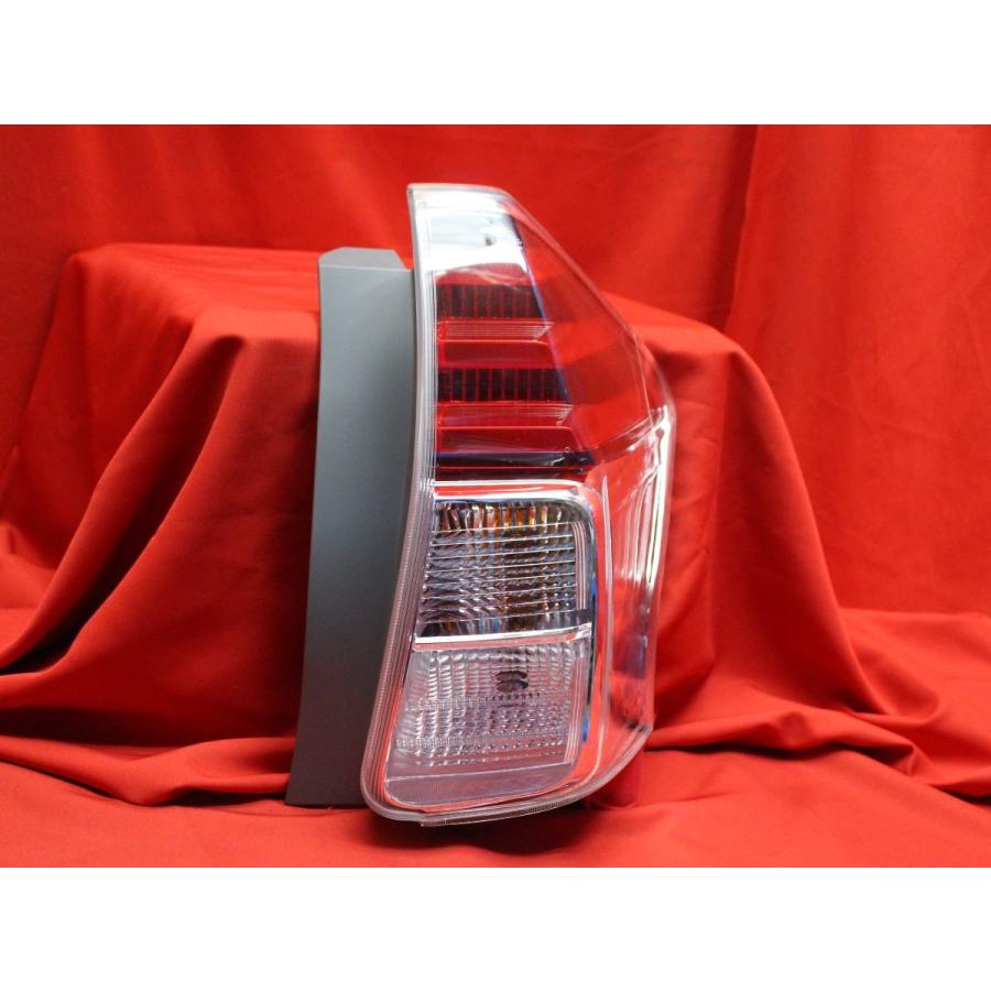 ☆TOYOTA PRIUS アルファトヨタ プリウスα ZVW40W ZVW41W 後期 純正LED