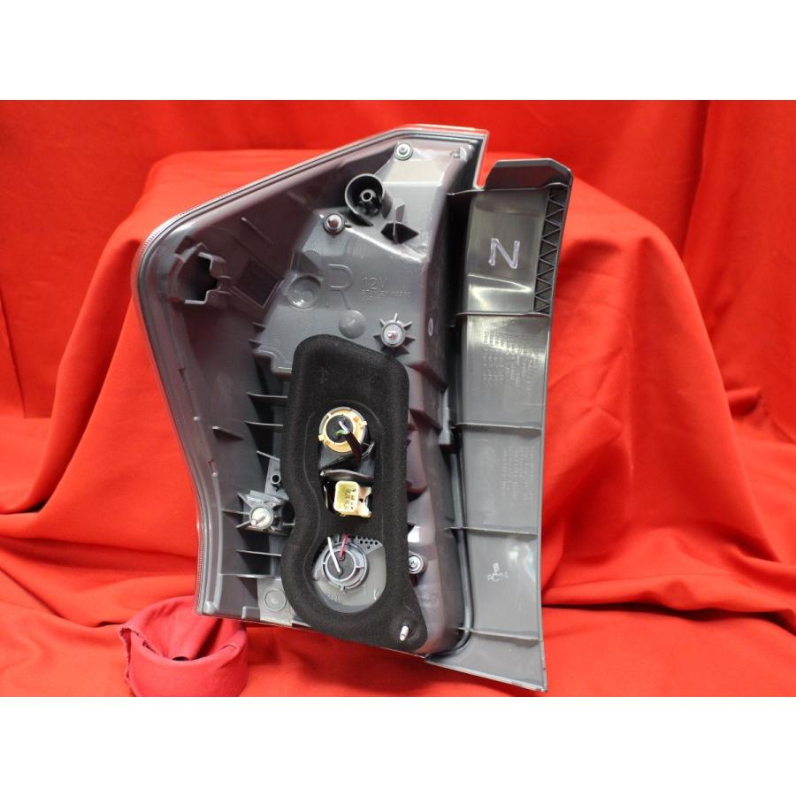 ☆TOYOTA PRIUS アルファトヨタ プリウスα ZVW40W ZVW41W 後期 純正LED