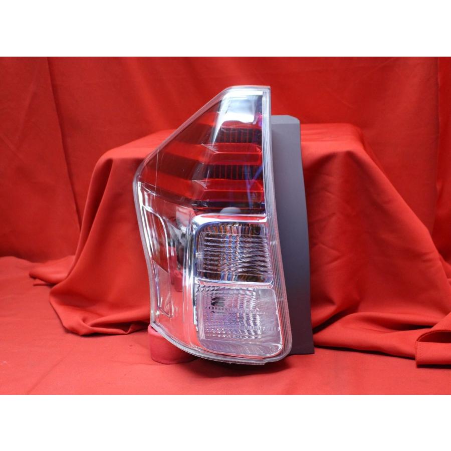 ☆TOYOTA PRIUS アルファトヨタ プリウスα ZVW40W ZVW41W 後期 純正LED