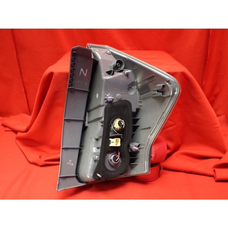 ☆TOYOTA PRIUS アルファトヨタ プリウスα ZVW40W ZVW41W 後期 純正LED