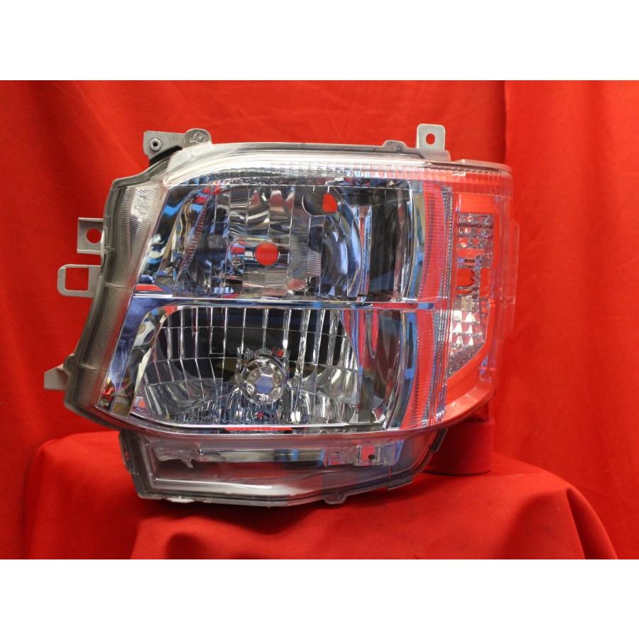 トヨタハイエース200系3型純正右ヘッドライトKOITO 26-129