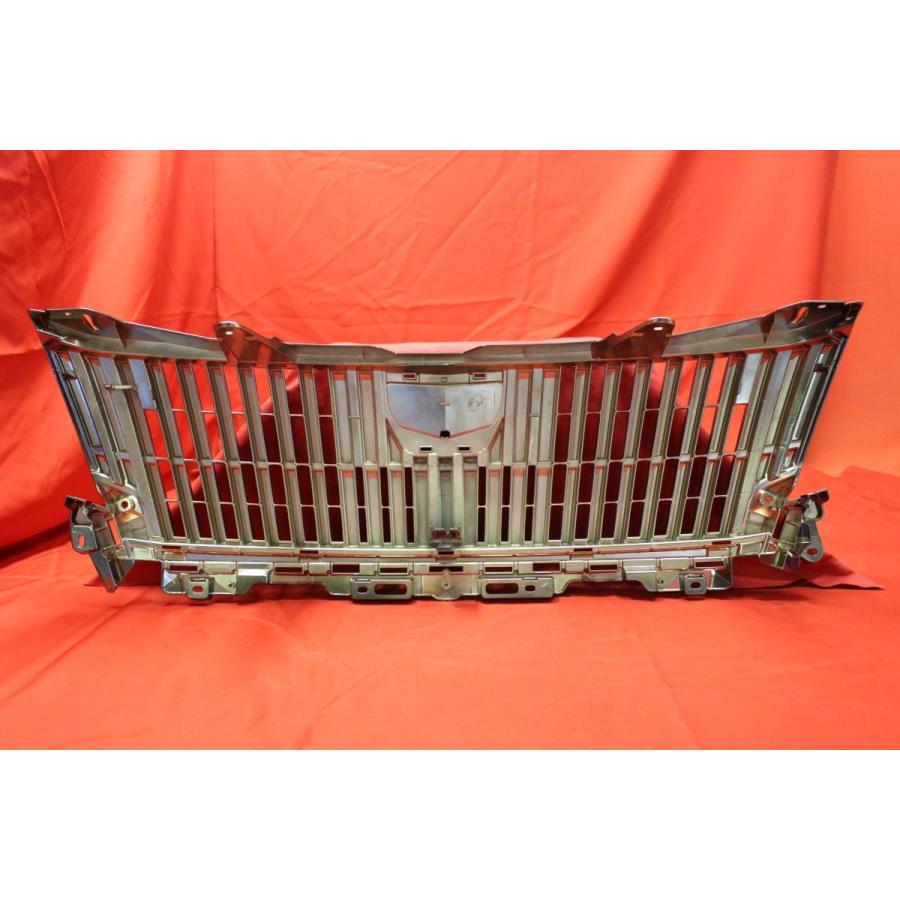 エスクァイア　純正　フロントグリルセット　トヨタ ☆TOYOTA ESQUIRE エスクァイア 純正フロントグリル！上側だけ