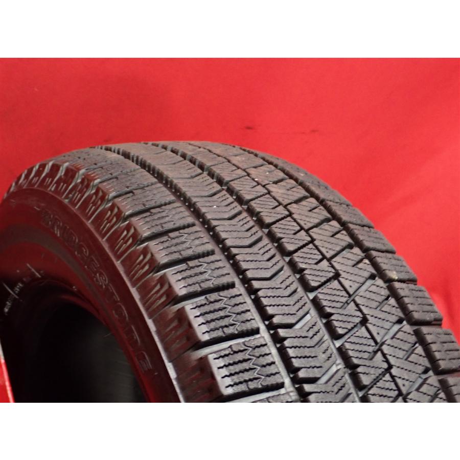 22年/VRX2 9.5部山 215/60R16 スタッドレス