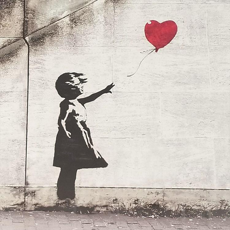 バンクシー ポスター 作品 絵 絵画 赤い風船と少女 アートパネル53 アートパネル アートフレーム 正規ライセンス レッド バルーン Banksy Red Balloon F53 Bank Rb アートパネル 太陽雑貨ren 通販 Yahoo ショッピング