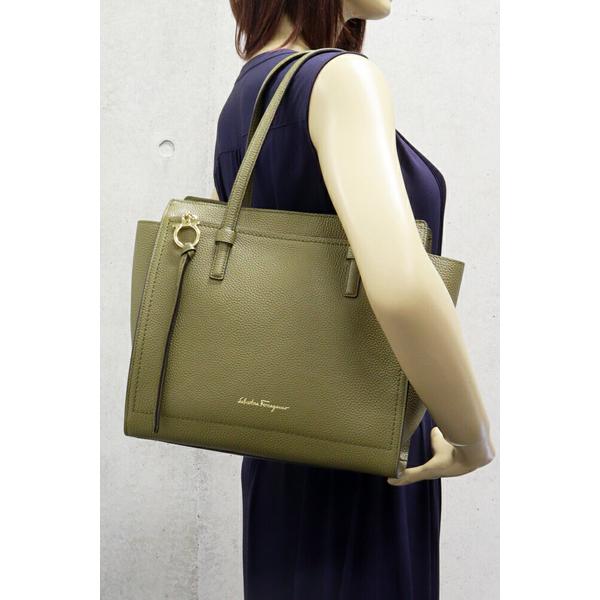 サルヴァトーレ・フェラガモ トートバッグ エイミー ガンチーニ カーフ