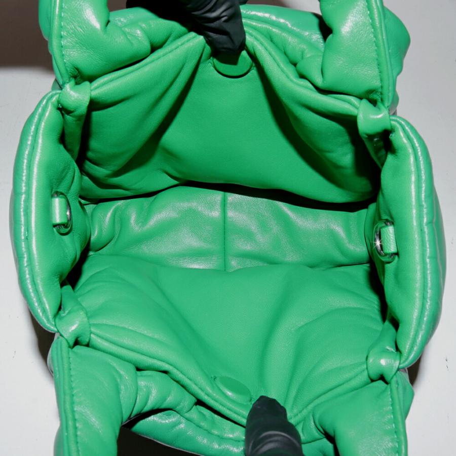 PRADA（プラダ） ショルダーバッグ パテッド ナッパトライアングル 
