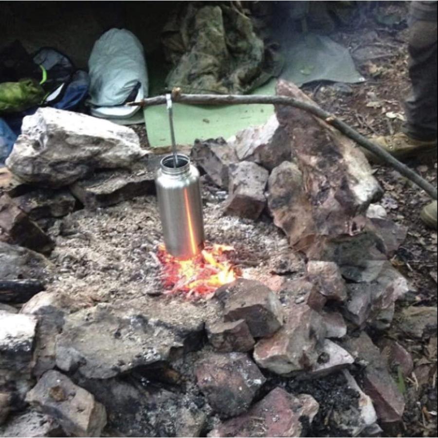 OUTBEAR直火で使えるステンレスボトル 直火 焚火 焚き火 湯たんぽ ボトルハンガー付(食品衛生法許可取得済) 750ml 直火で使えるステンレスボトル ステンレスボトル ステンレス鋼のやかん 直火 焚火 湯たんぽ 焚き火 ボトルハンガー付 フック付き 屋外  サバイバルキャンプ ハイ : TakaNeko68 - 通販 - Yahoo!ショッピング