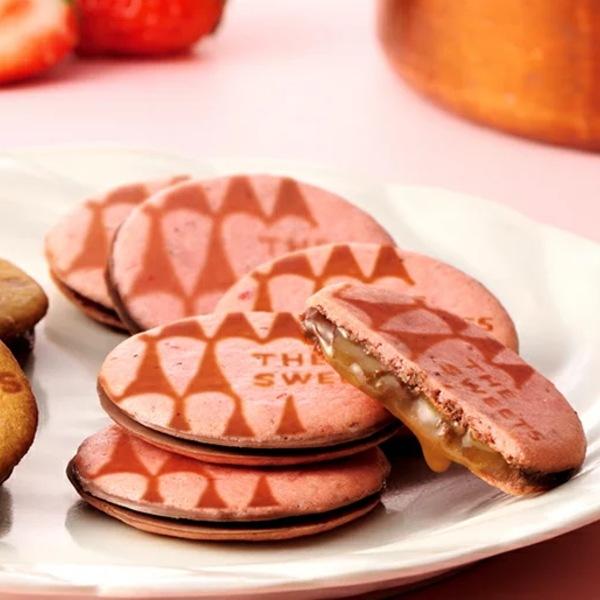 THE SWEETS ザ・スウィーツ 苺キャラメルサンドクッキー（12個