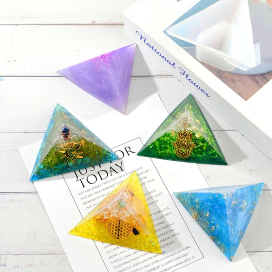 シリコンモールド ピラミッド オルゴナイト 三角錐 UVレジン レジン