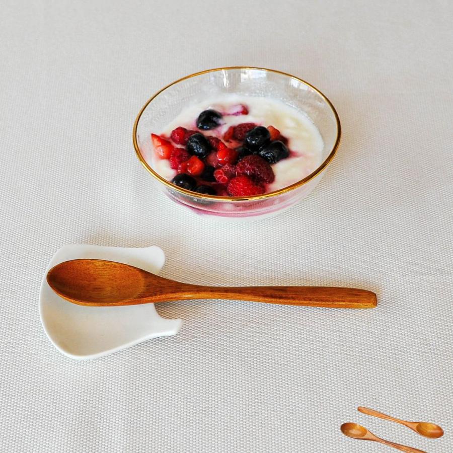 木製ピッグスプーン2個セット 青いリボン付き お箸と木製スプーン2種の日本製お食い初めセット。お名前入れ無料！