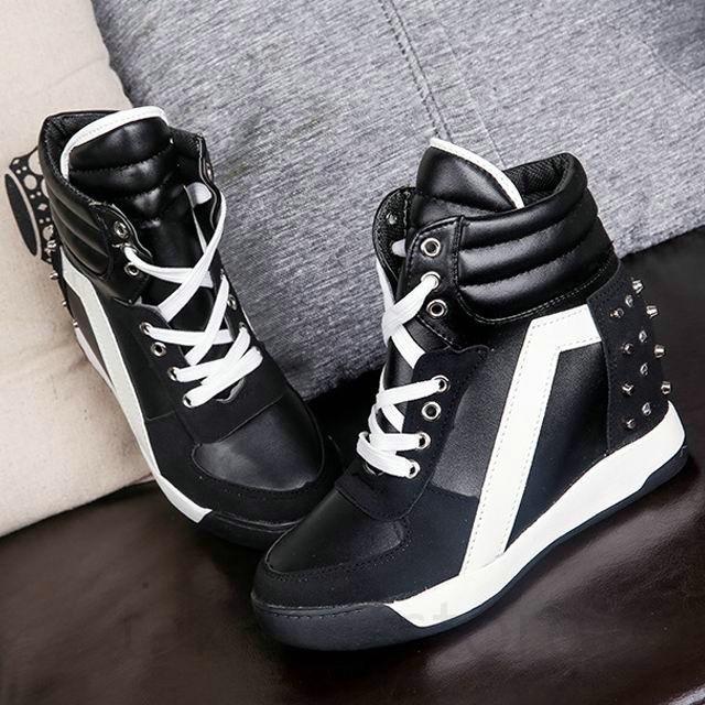 スニーカー ハイカットスニーカー インヒールスニーカー レディース 秋 ハイカット スタッズ スポーツ スポーティー 人気 1811cr062 滝戸商事 通販 Yahoo ショッピング