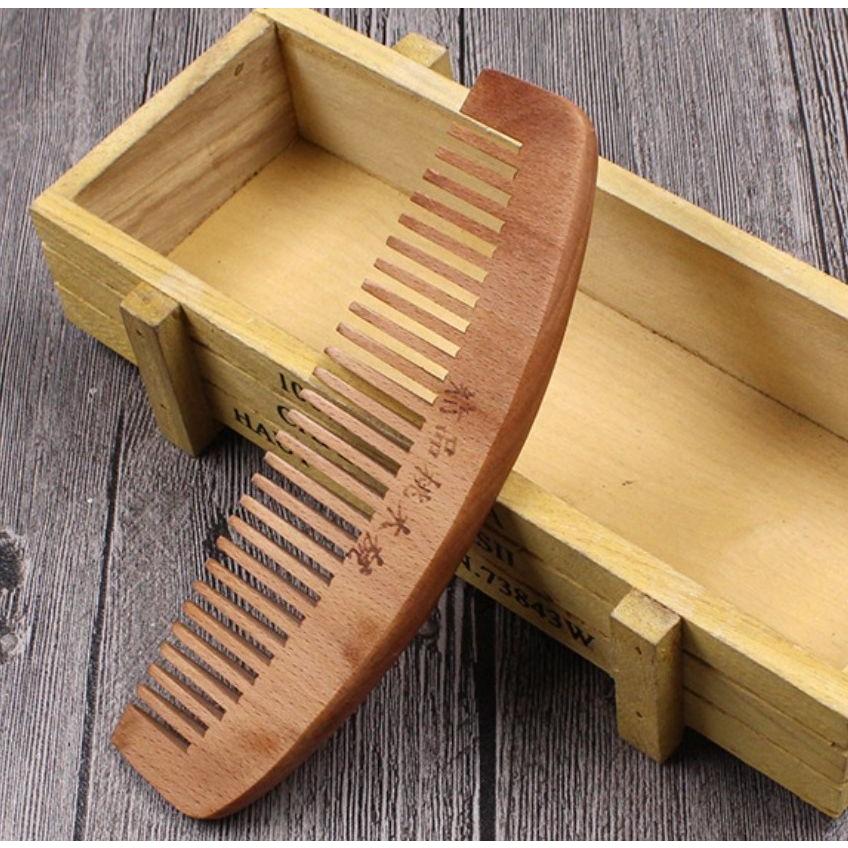 070899   天然桃の木素材櫛　5.6*15.5センチ 070899 天然桃の木素材櫛5.6*15.5センチ