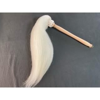 払子 本熊毛払子目ざましい品(2段）人並み外れた操作手順 おしゃべり白 黒ペンキ塗りの柄付き添い人