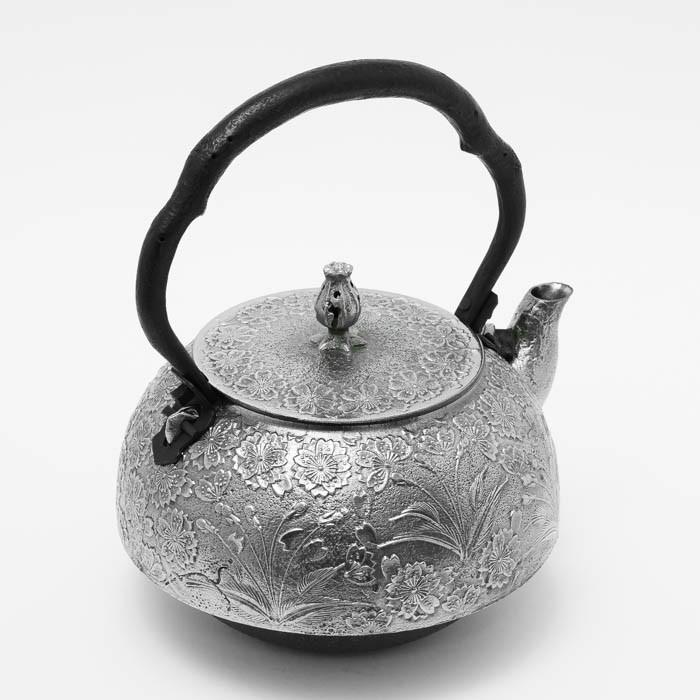 南部鉄器 鉄瓶 送料無料 ”砂鉄 鉄瓶千鳥桜 1.8L 桐箱付 南部鉄器 鉄瓶 送料無料 ”砂鉄 鉄瓶千鳥桜 1.8L 桐箱付