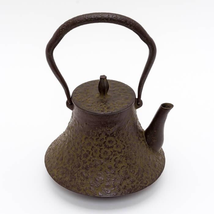 南部鉄器 鉄瓶 送料無料 伝統工芸士 佐藤勝久”富士型 桜肌 0.9L