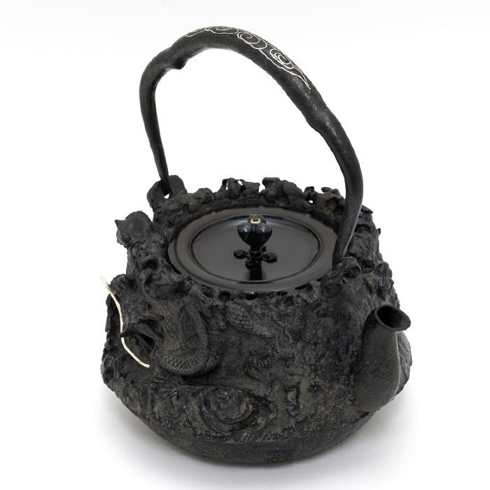 鉄瓶　上田照房　金龍堂　八角形　側面に絵柄 南部鉄器 鉄瓶 送料無料 ”鉄瓶上田照房写 福龍鉄瓶 桐箱付き