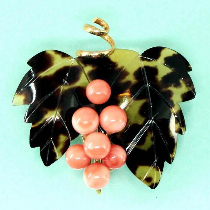 珊瑚玉付べっ甲ブローチ 送料無料 ぶどう型 葉 植物