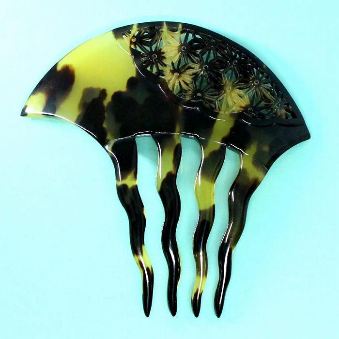 本べっ甲 櫛 透かし入り 上茨布甲 麻の葉柄 バチ型 黄綬褒章 受章 池田